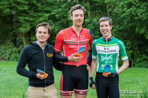 Podium mannen Aloha tijdrit 2017. Pieter Wagenaar (links) is stand-in voor Gerwin Veltman.